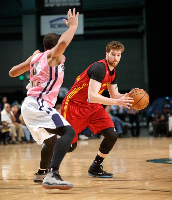 Fort Wayne Mad Ant Forward SHAYNE WHITTINGTON (42)